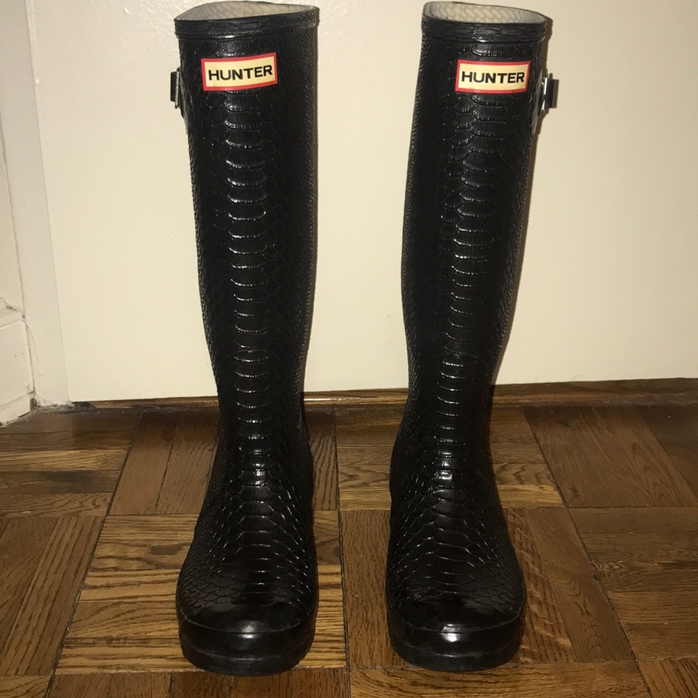 Hunter Black Boa Snakeskin Print